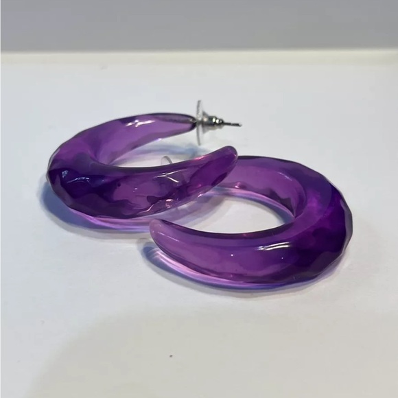 Vintage RARA Avis Faceted Purple Translucent Resin Hoop Earrings - Picture 2 of 4